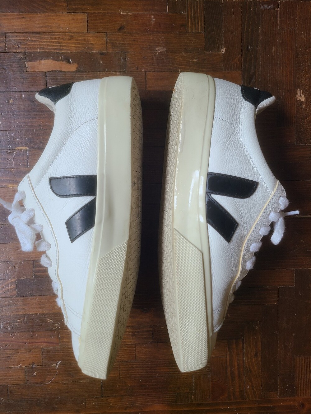 Veja Campo Low-Top Sneaker in White with Black V - Picture 3 of 10